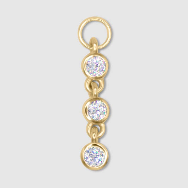 Tredobbelt Bezel Drop Charm for engroshandel hos MW Curated