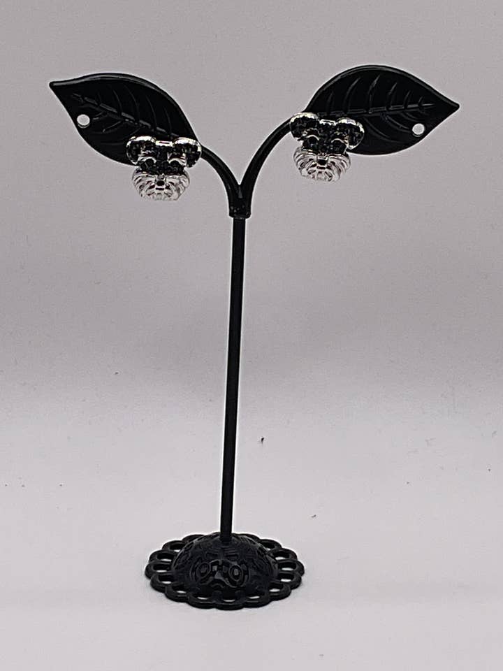 Clous d'oreilles Schnauzer pour la vente par S and E Hobbies and Collectables