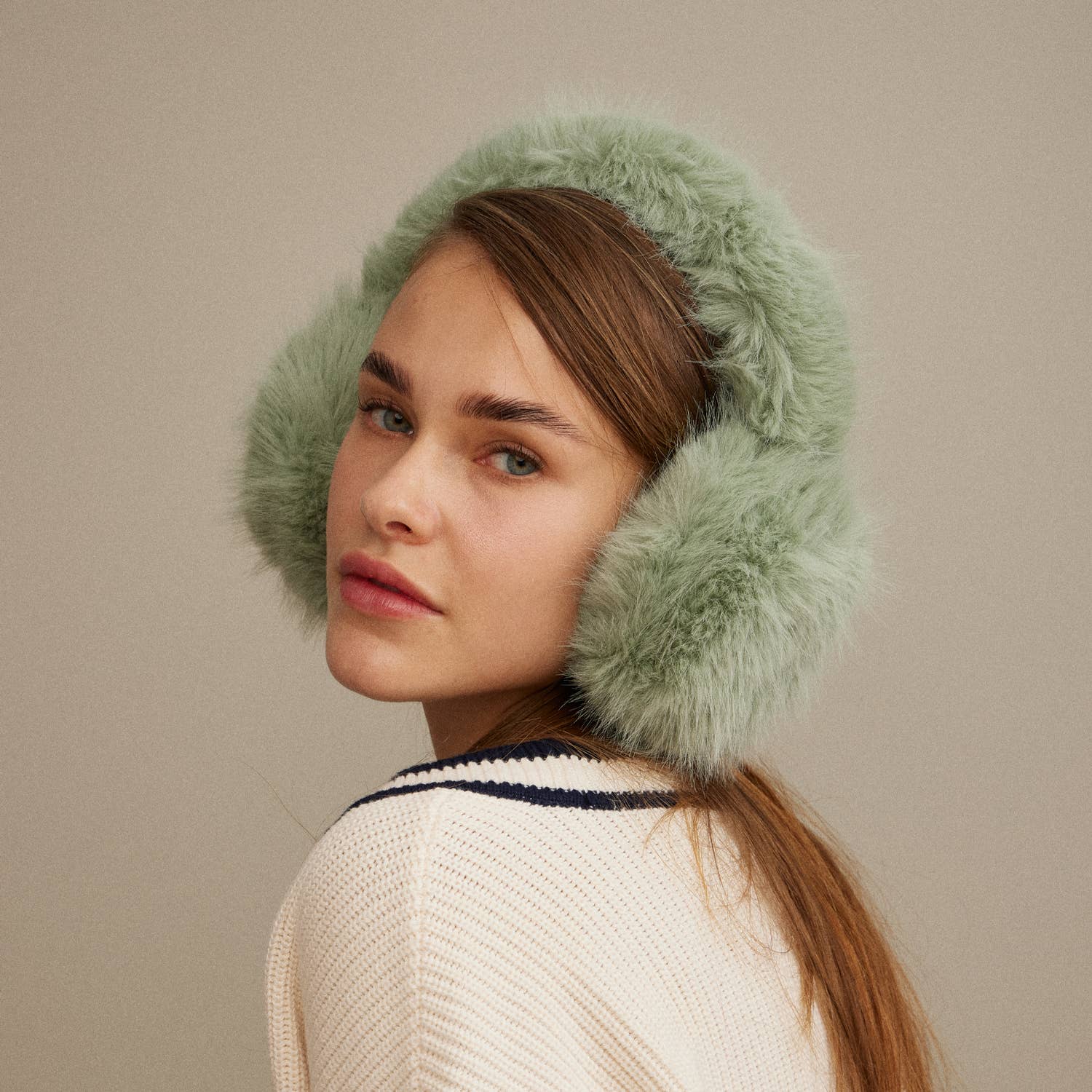 Lilla Haven - Wholesale Earwarmers/Ear Muffs - Women's - Long Faux Fur Trimmed Earmuffs6