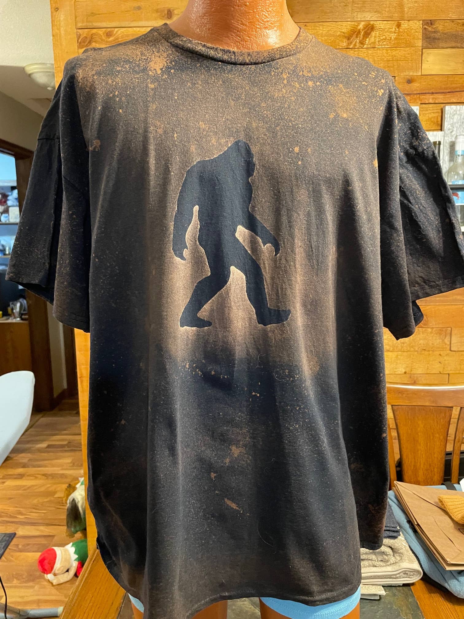 Squatchin’ Country – wholesale Screen printed t-shirt – unisex – Bigfoot silhouette T-shirt (black)4