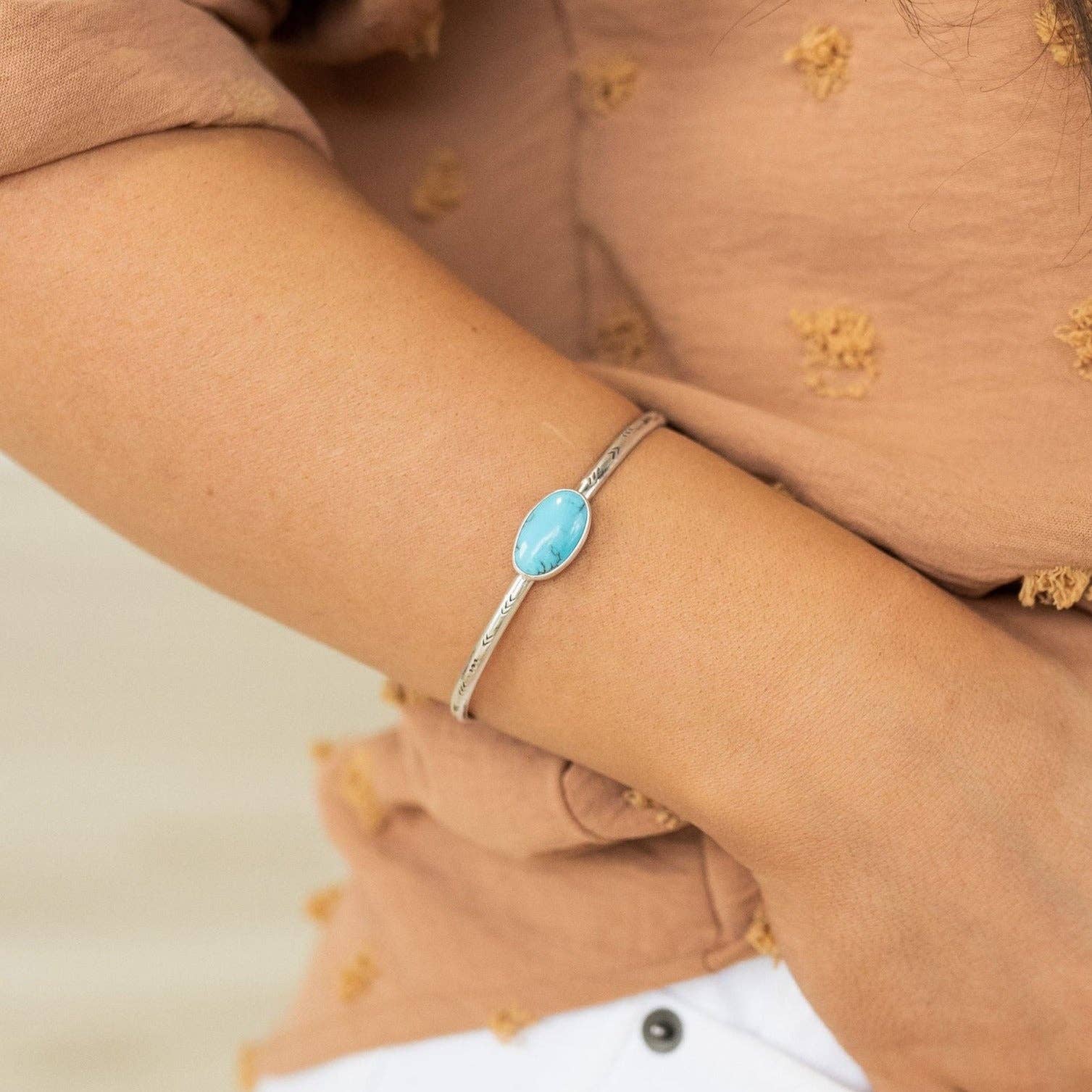 Indie Rae - Vente Bracelet manchette - Bracelets en turquoise égyptienne estampée3