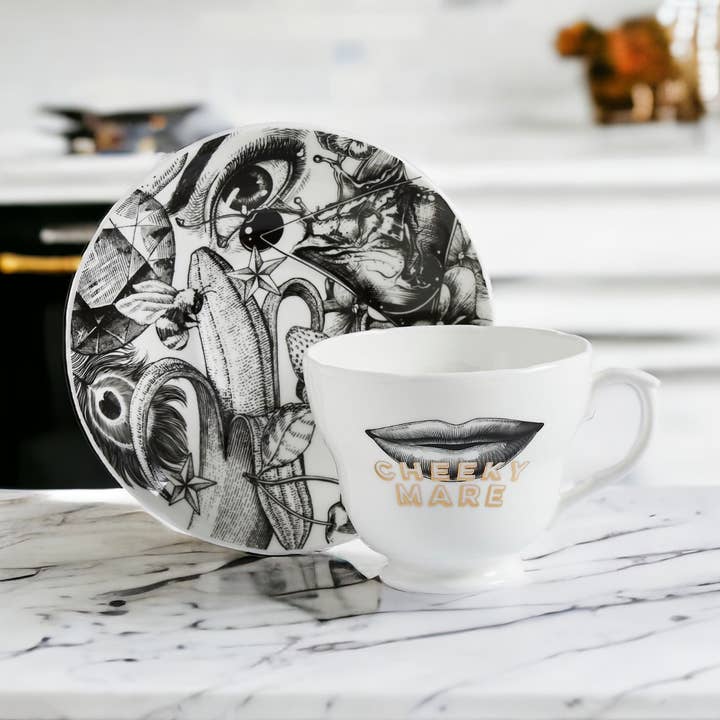 CheekyMare (Lips) theekop en schotel voor wholesale door Cheeky Mare Limited