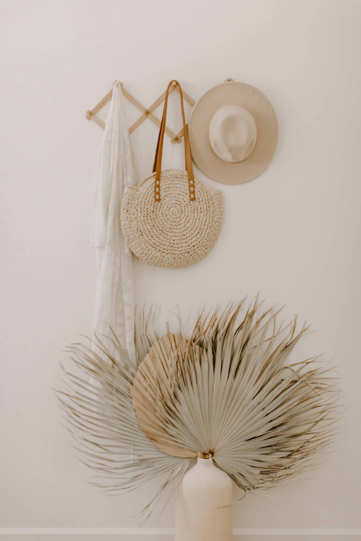 The Blooming Palm - Wholesale Retailermonster - Set van 3 natuurlijke palmwaaierbladeren met veervormige uitstraling + 1 gratis palmwaaier van 51 cm3