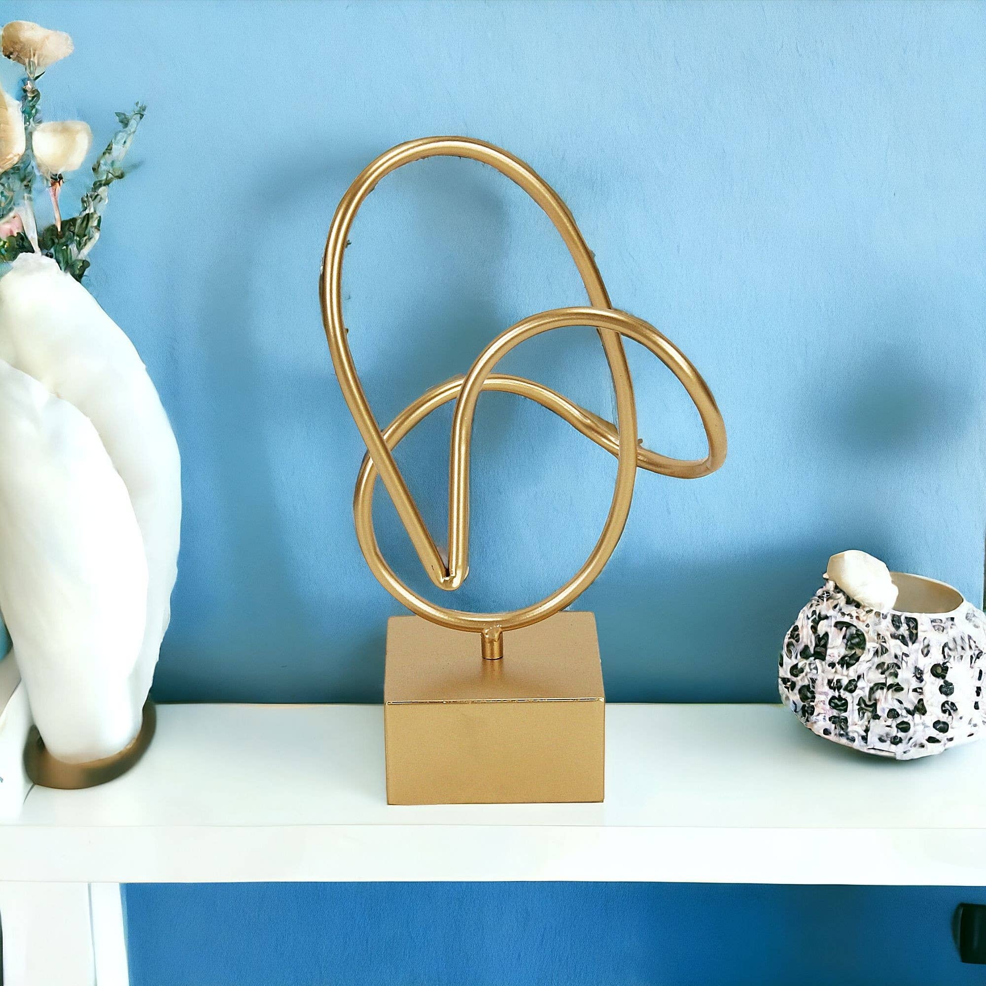 HomeRoots – wholesale Skulptur – 12 ”guldmetall handmålad skulptur1