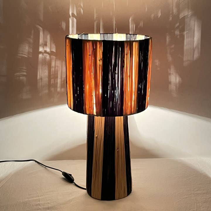 LeBazare - Wholesale Accent/Desk Lamp - Lampes de table en raphia fait main – Lampe à rayures naturelles et noires6