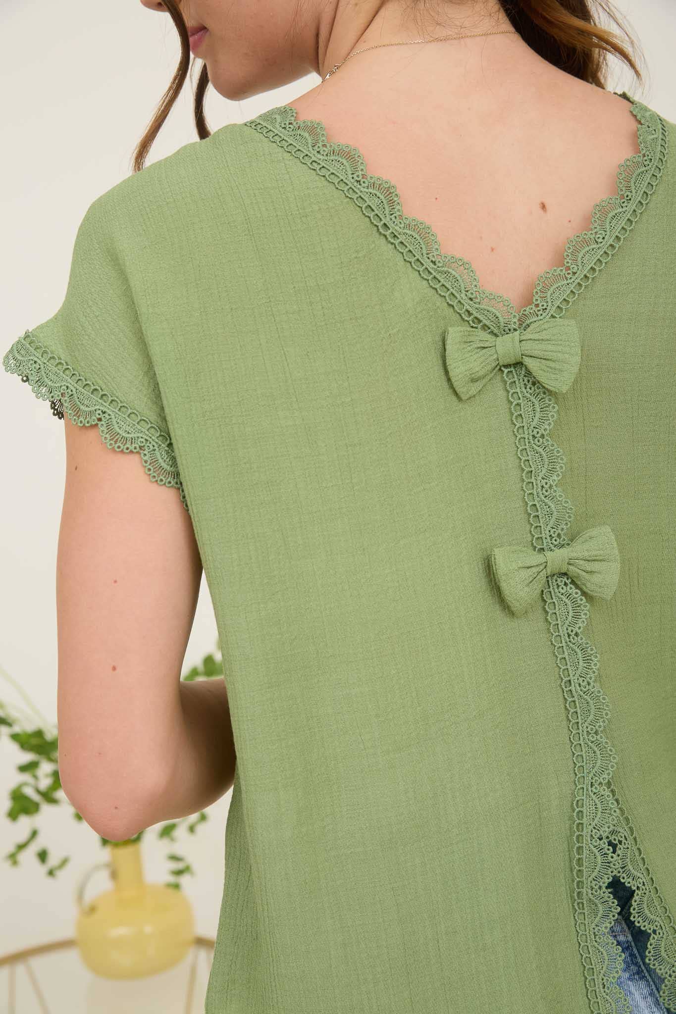 Blu Pepper - Vendita all'ingrosso Camicetta - Donna - Blusa a maniche corte con dettaglio fiocco posteriore e bordo in pizzo.20