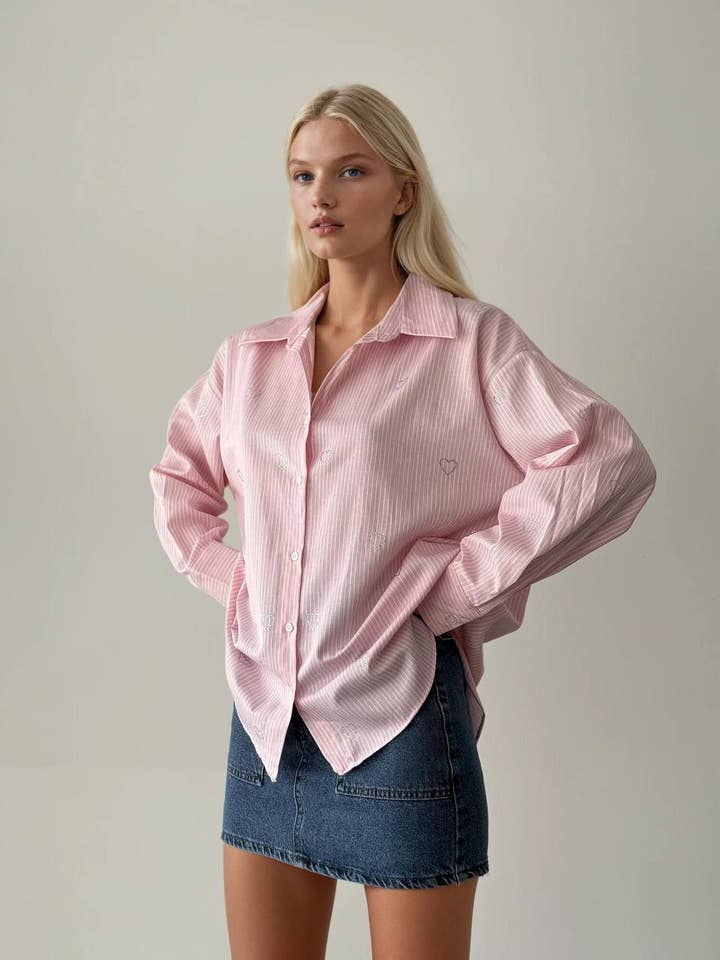 Chemises rayées ornées de cœurs pour la vente par Anaz