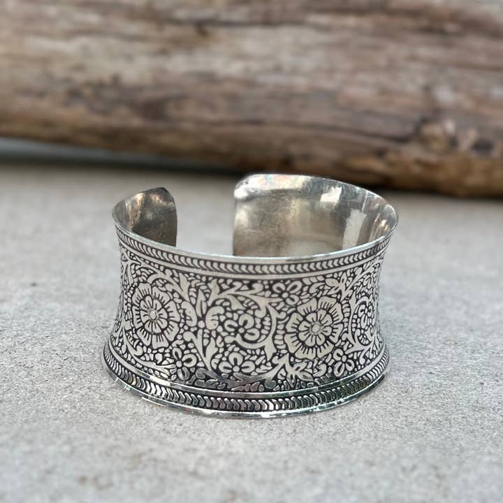 Lungta Imports - Vendita all'ingrosso Bracciale a polsino - Bracciale a polsino artigianale in ottone placcato argento con design vintage boho etnico3