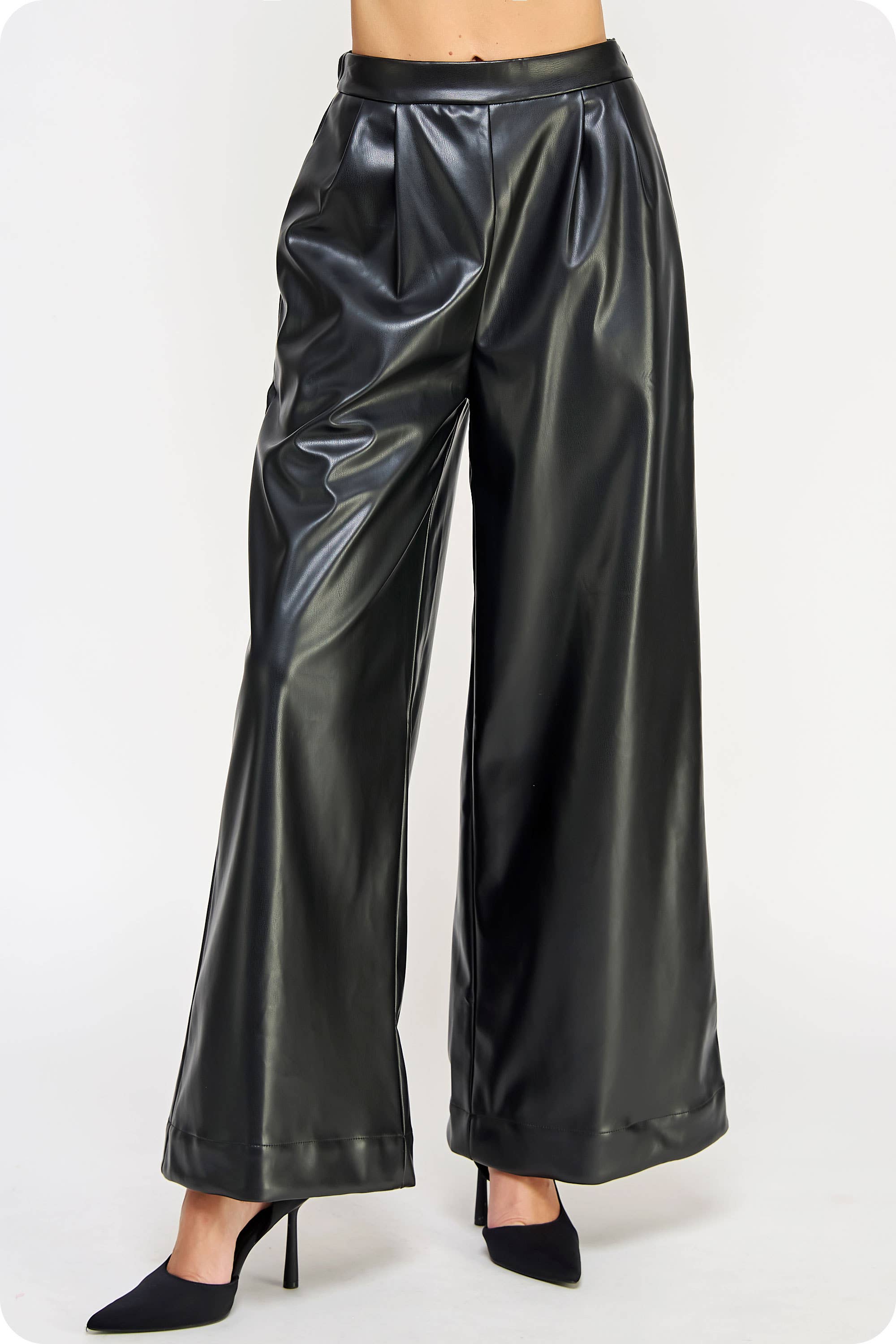 Strut & Bolt – Engroshandel Bukser - Dame – Plisserede detaljer Bredben Bukser i imiteret læder16