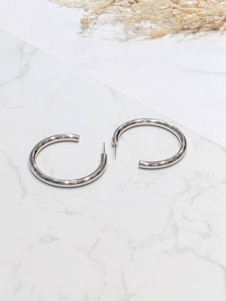 40917 Creole hoop earrings 2.5cm Silver for wholesale by LOLO & YAYA