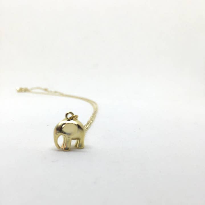 Mama Elephant Necklace - gold or silver for wholesale by Totinette bijoux