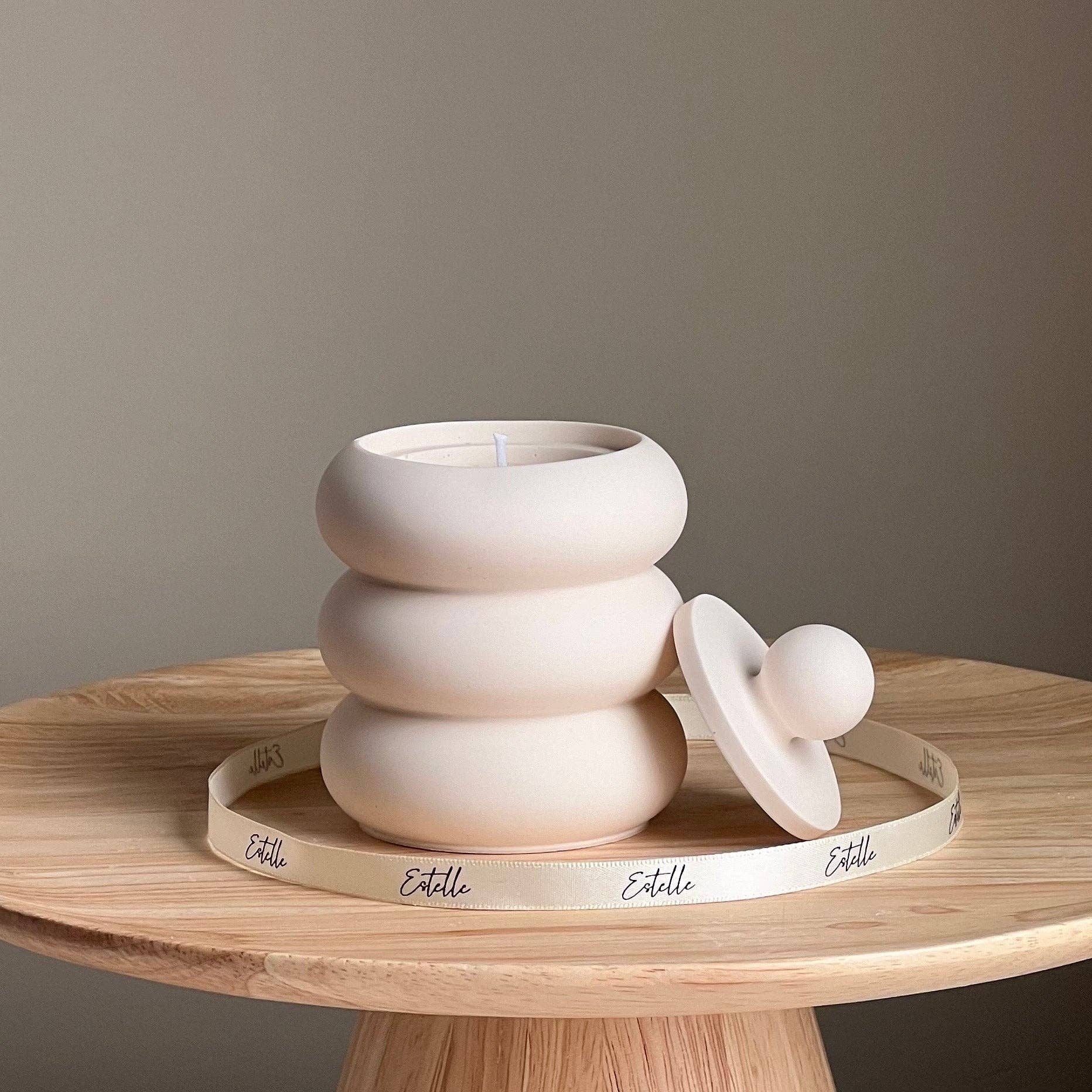 Estelle Studio - Venta al por mayor Velas en tarros - Vela de Soja en Tarro de Donut: Mecha de Madera, Recipiente de Jesmonita, Hecho a Mano2