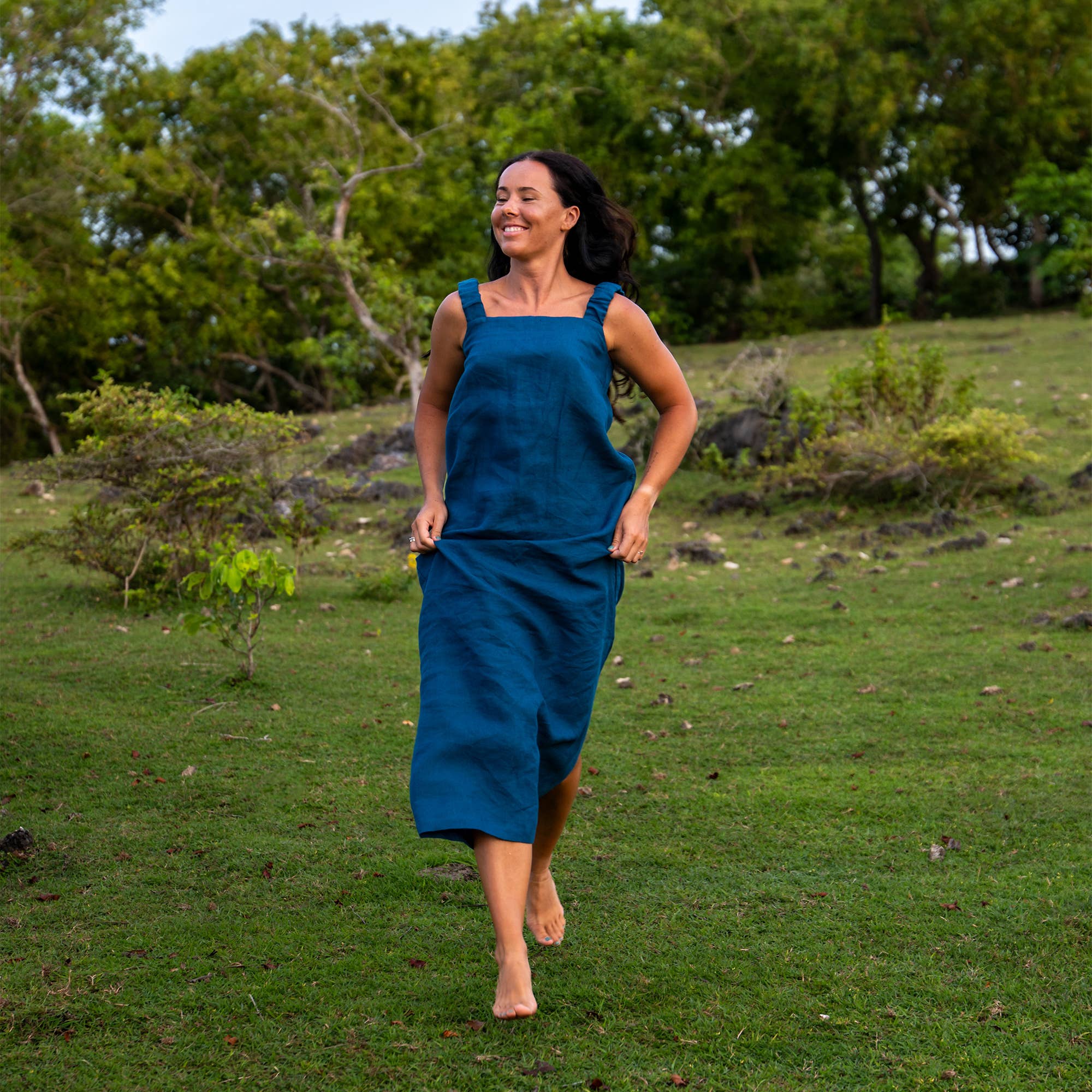 menique - Venta al por mayor Vestido - Mujer - Vestido Largo Peto de Lino Fiona con Escote Cuadrado - Vestido Casual7