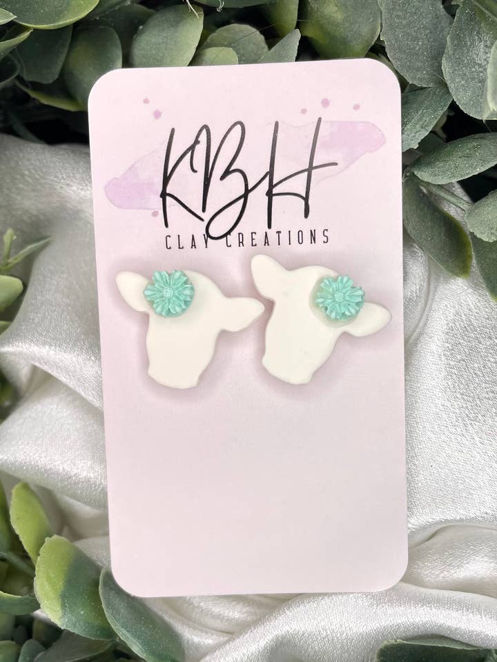 Boucles d'oreilles florales en argile en forme de vache pour la vente par KBH CREATIONS