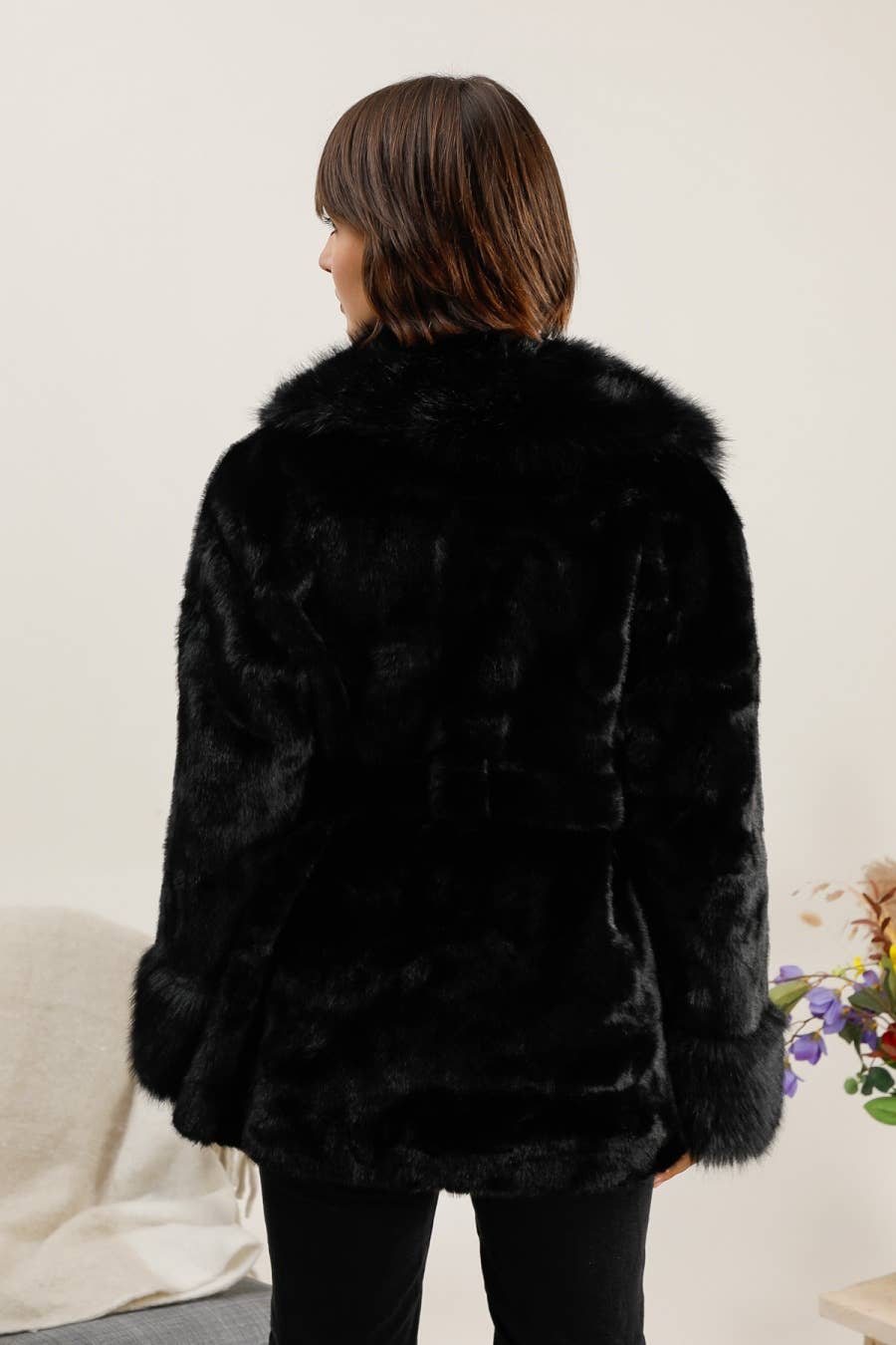 Attrait Paris - Wholesale Fur/Faux Fur Coat - Women's - Belted faux fur coat with oversized collar3