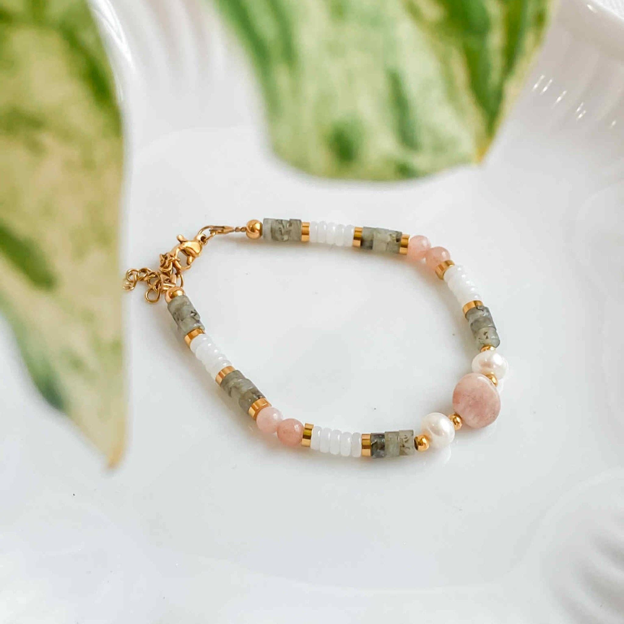 Lunaki Design - Wholesale Beaded Bracelet - Natural stone bracelet and 18K gold-plated stainless steel | HÉCATE2