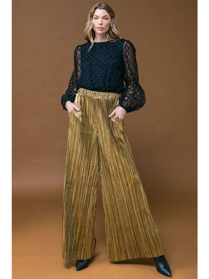 Black A solid textured woven top - IT12722 for wholesale on Faire4