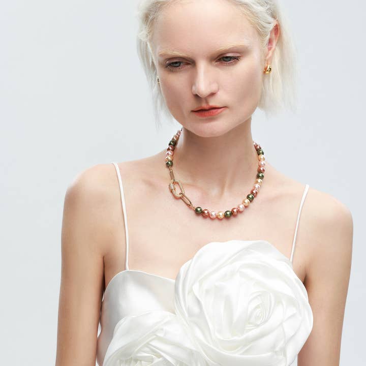 Classicharms - Venta al por mayor Collares de cuentas/perlas - Collar de perlas en forma de concha dorada con cierre de mosquetón con gemas incrustadas2