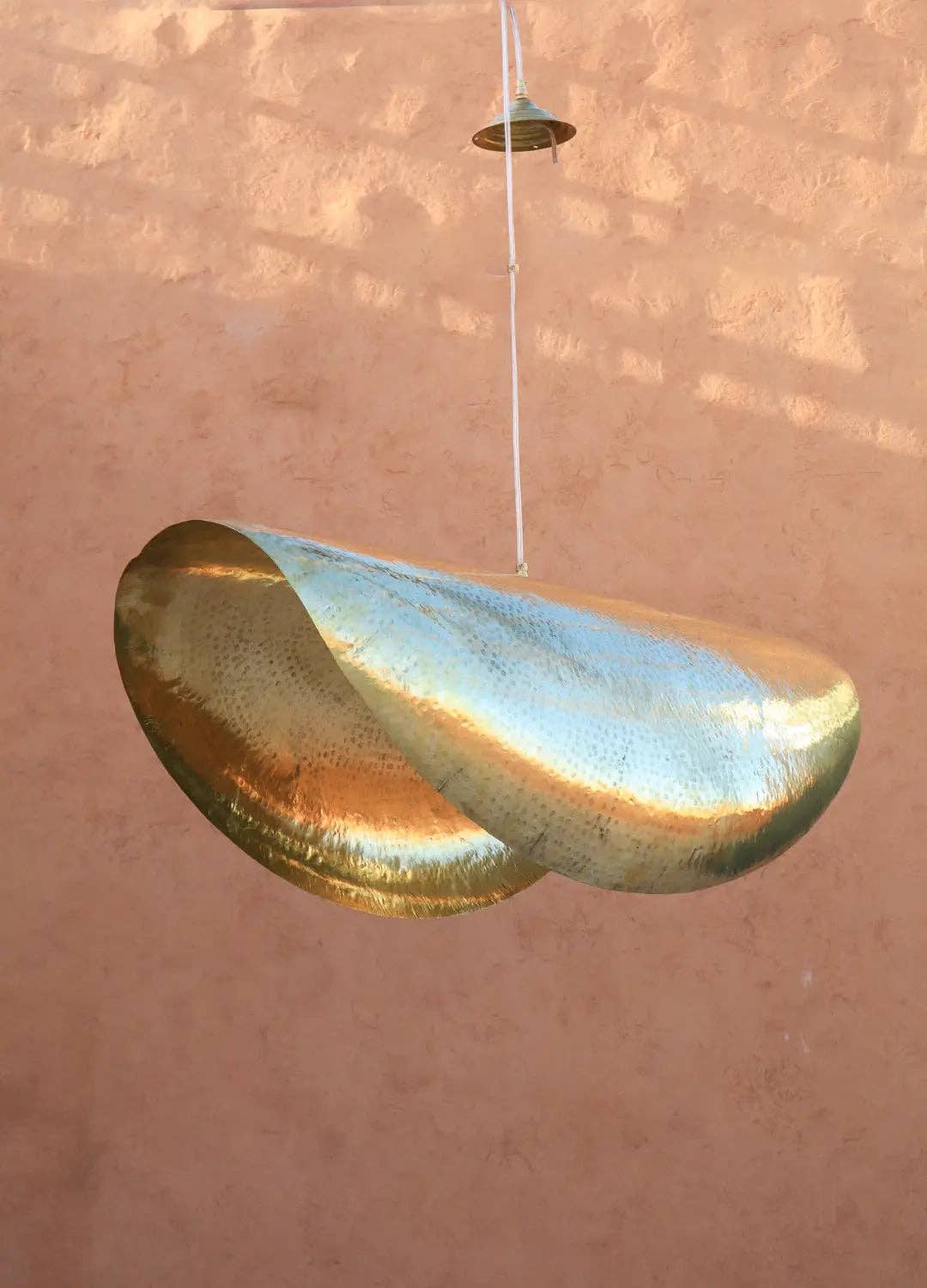 Néda - Wholesale Chandelier/Hanging Light - Lotus Leaf Brass Pendant "NOOR" - Smooth4