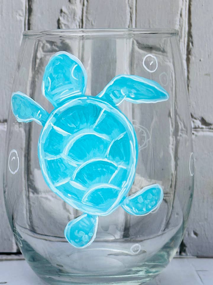 Set di Bicchieri da Vino Dipinti a Mano con Tartaruga Marina - Vetreria Costiera per la vendita all'ingrosso da parte di Paula Freeman Art