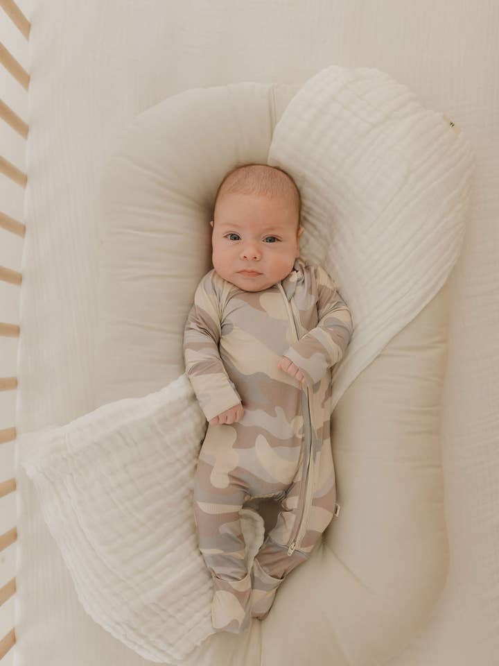 Forever French Baby - Wholesale Slaappak - Baby - Bamboe Rits Pyjama | Camouflage4