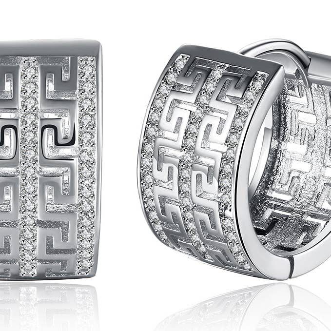 Boucles d'oreilles à charnière au design celtique plaquées or 14K pour la vente par Golden NYC Jewelry