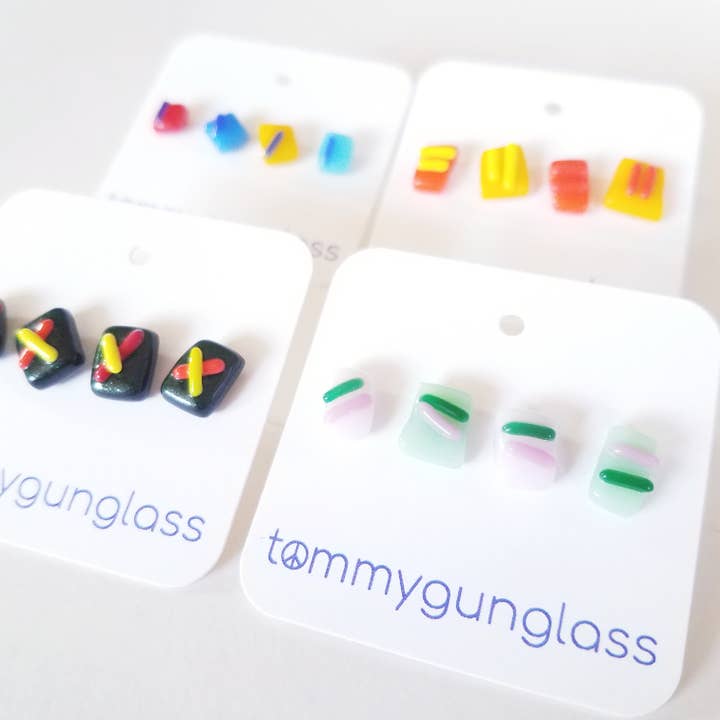 Uoverensstemmende Øreringe sæt for engroshandel hos TommyGunGlass