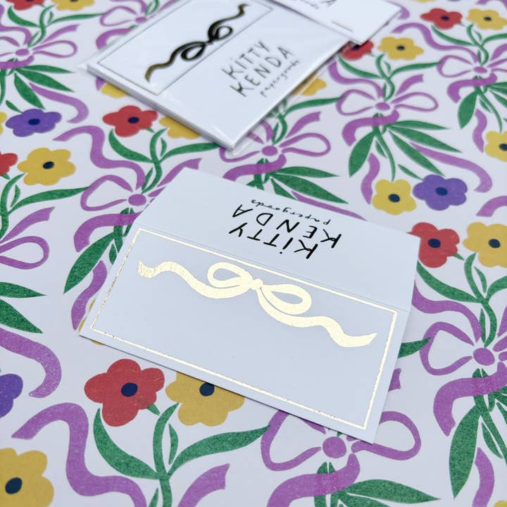Kitty Kenda Papergoods - Wholesale Place Card / Place Holder - Gold Foiled Bow Place Setting Cards