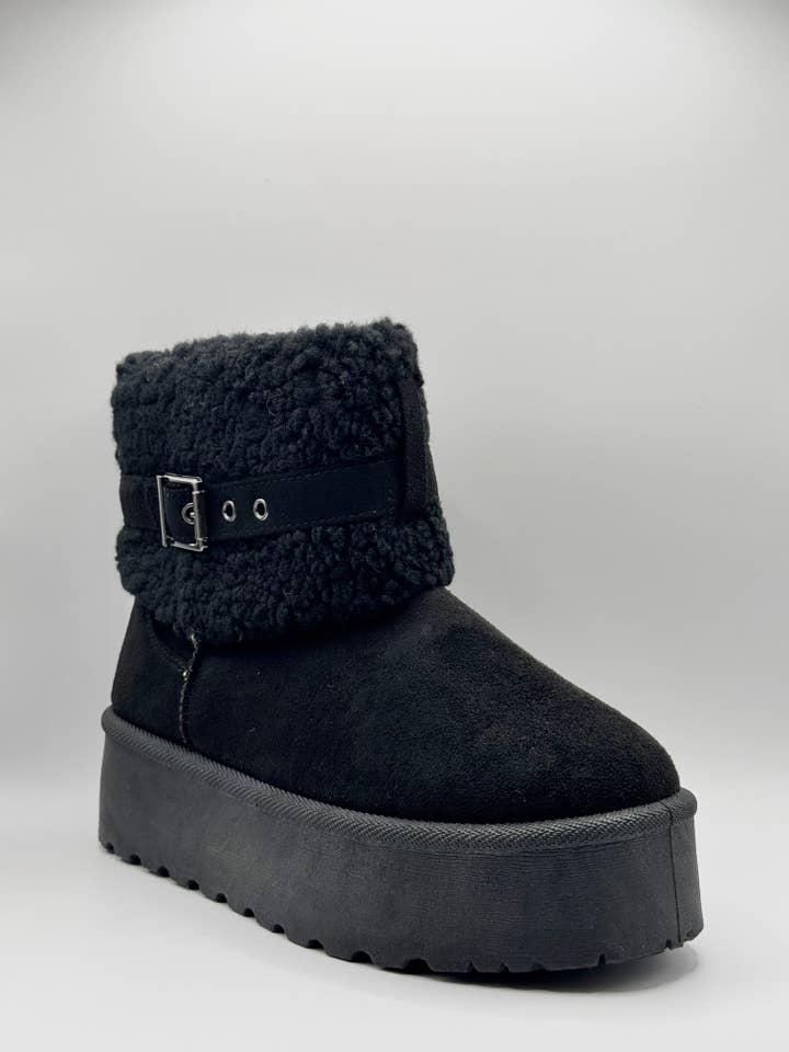 WILADY - Wholesale Boots - Women's - Winter boots with fur and buckle