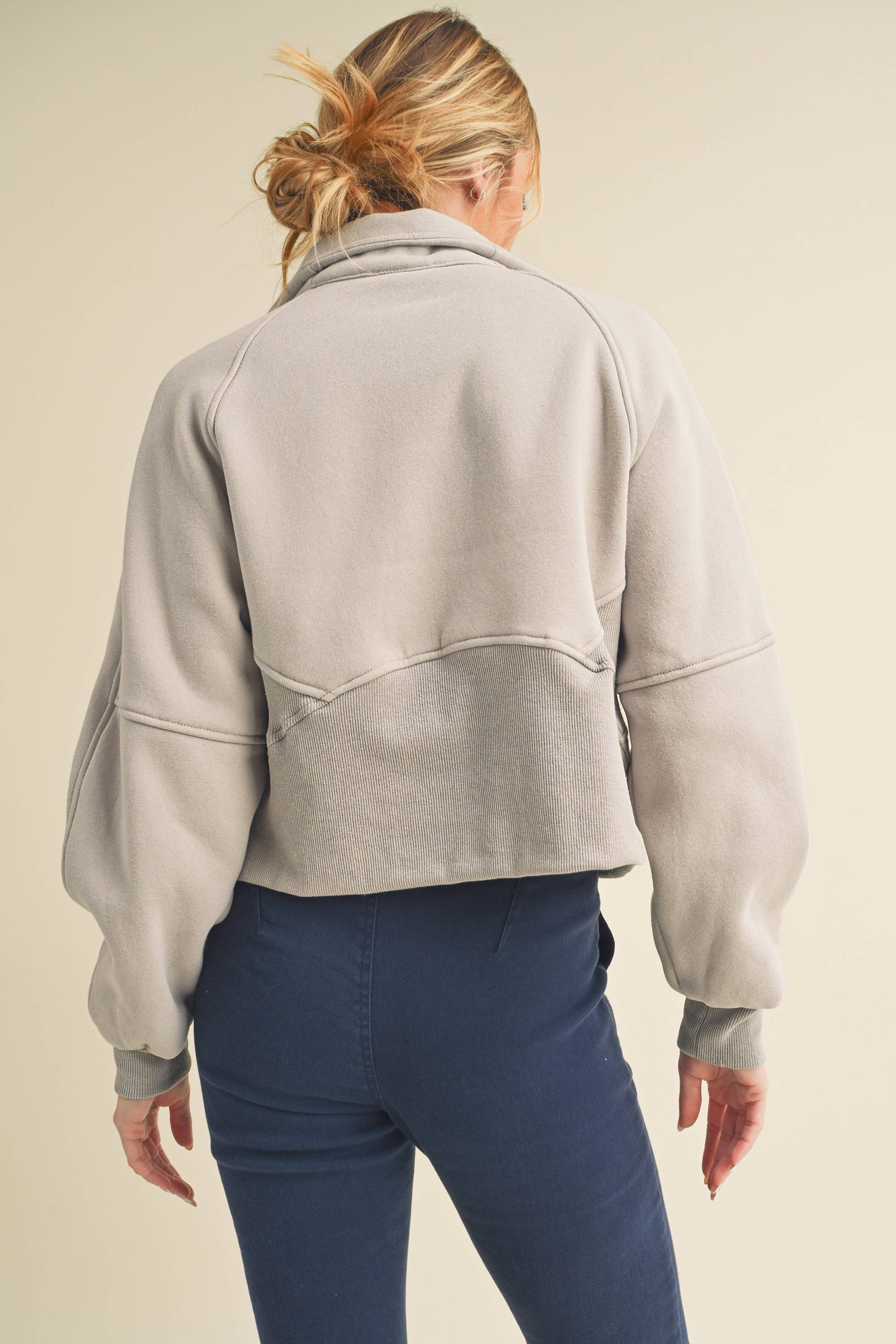 AEMI + CO - Wholesale Sweatshirt - Dames - 950CK Duif, trechterhals, halve ritssluiting, 28