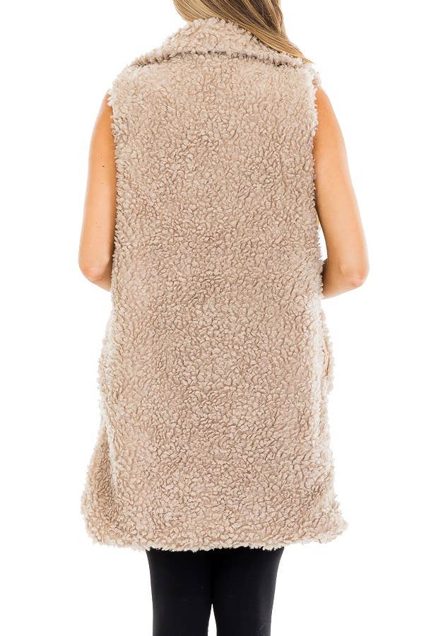 Cap Zone – Großhandel Oberbekleidungsweste – Damen – Halblange Weste aus Satin mit luxuriösem Kunstziegenfell-Futter3