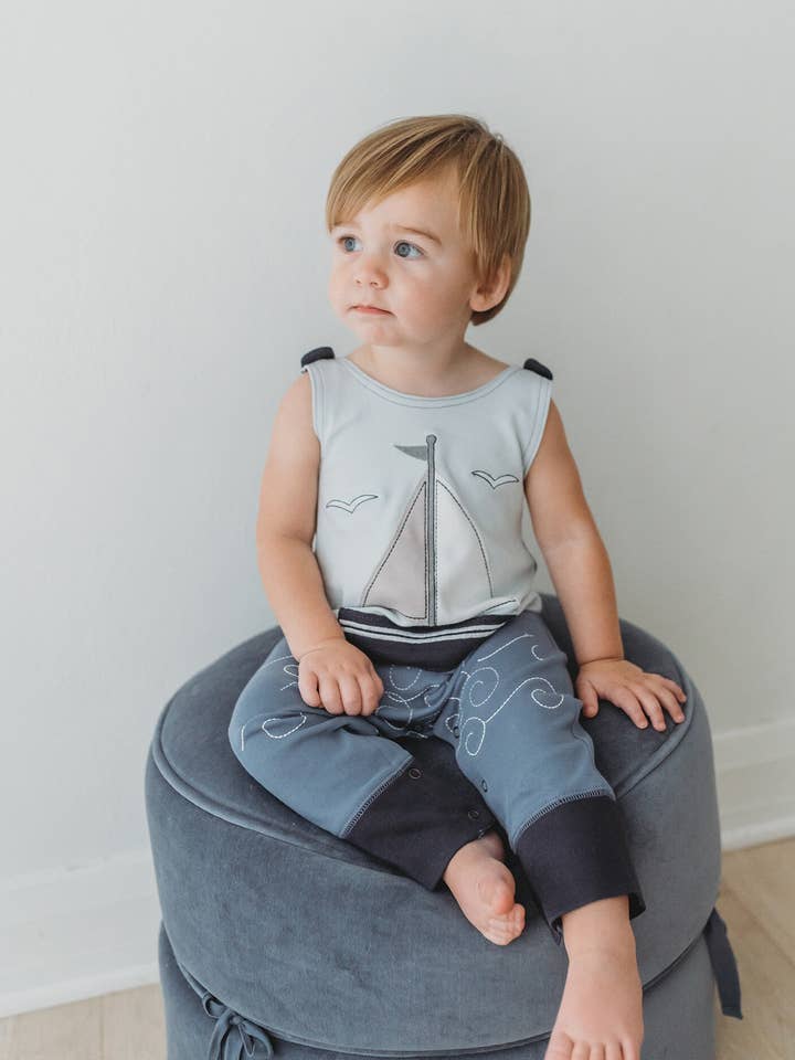L'ovedbaby – Engroshandel Romper - Baby – Sejlbåd | Økologisk Applikation Harem Romper1
