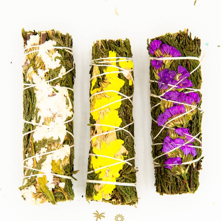 Bündel aus Zedernholz mit Sinuata-Blütenfleck für den Großhandel von Faiza Naturals