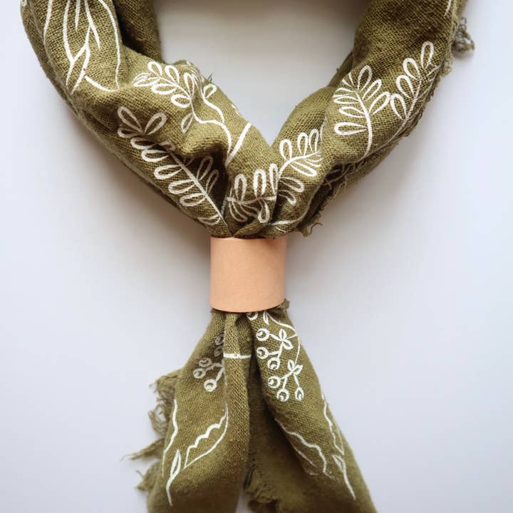 Eco Raw Studio – wholesale Bandana - Dam – Olivgrön botanisk naturligt färgad Bandana (vit bläck)2