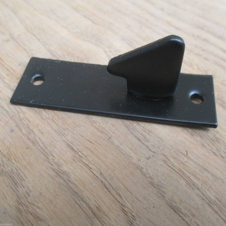 IronmongeryWorld - Wholesale Knob/pull - Ring Latch Striker Catch Black