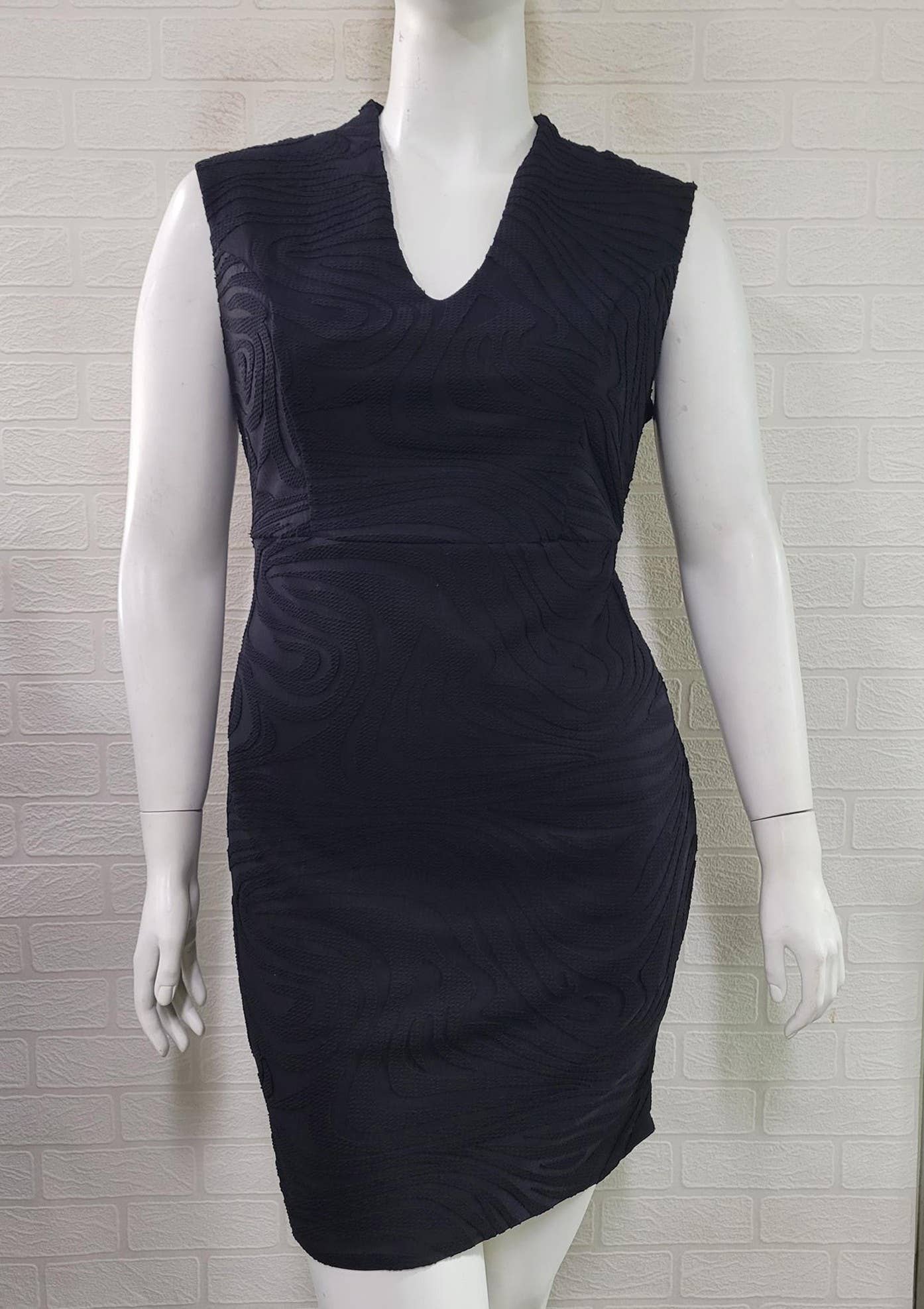 Haute Fox Plus Size & Contemporary – Engroshandel Kjole - Dame – Plus size jacquard burnout kjole med figurformende pasform JK18475-D0