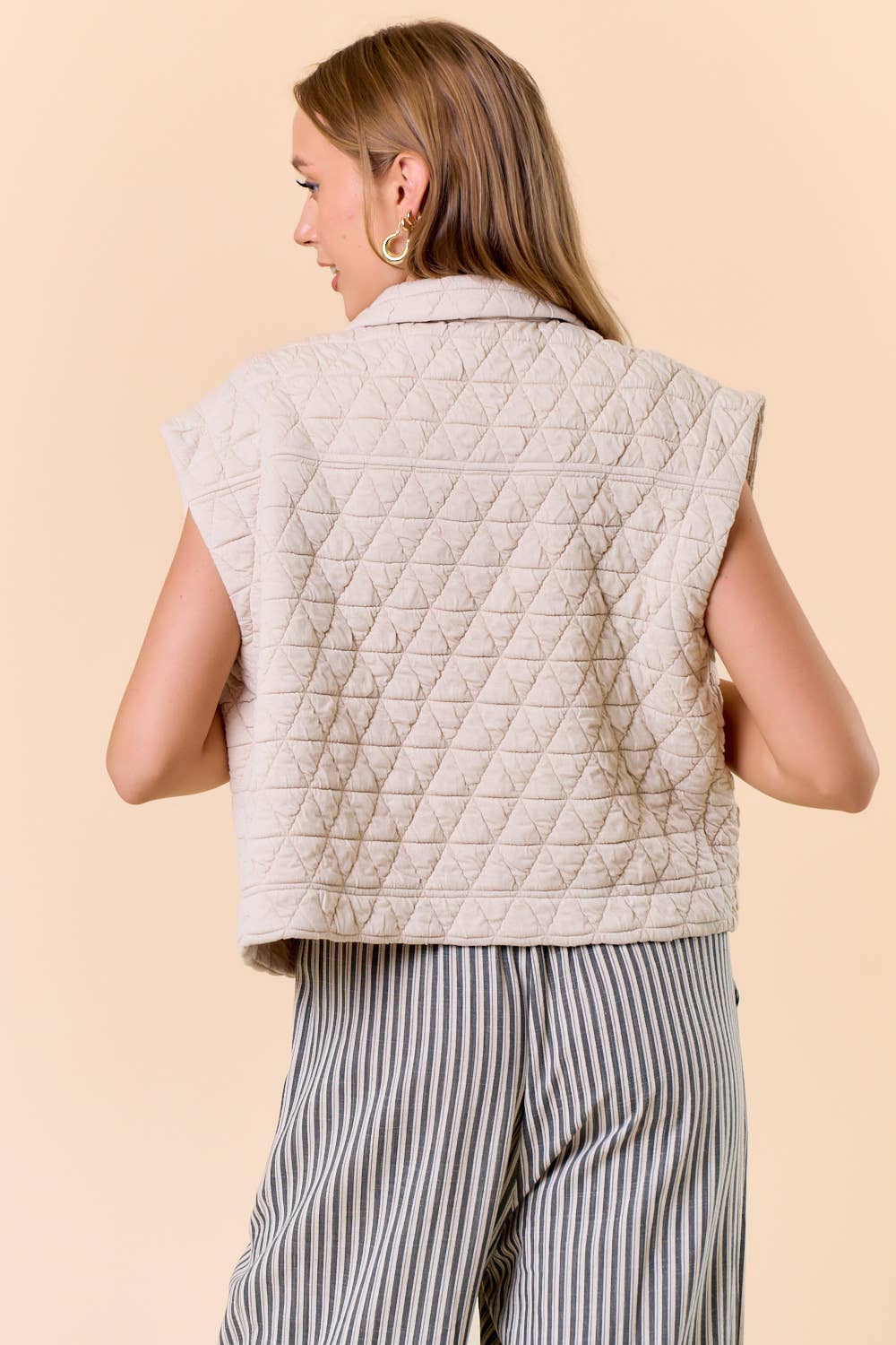 Doe and Rae - Wholesale Outerwear Vest - Women's - QUILTED POINT COLLAR FLAP PATCHED POCKET VEST - 10626J-13