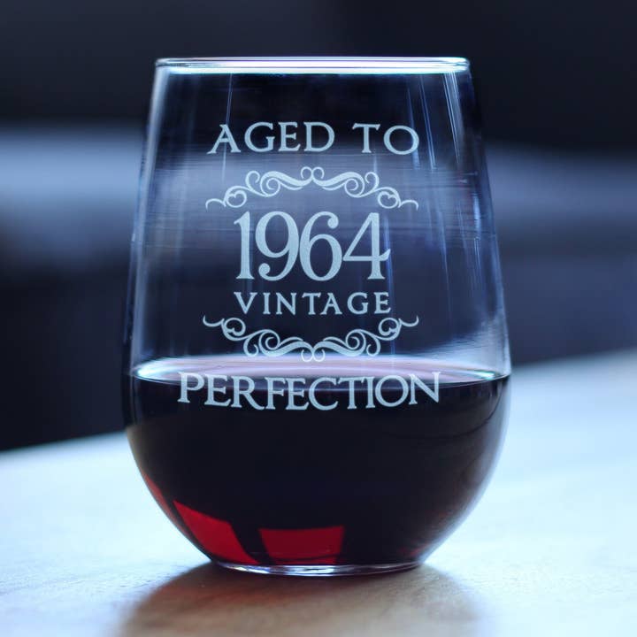 Aged to Perfection 64, bicchiere da vino senza stelo, regalo per 60° compleanno per la vendita all'ingrosso da parte di bevvee