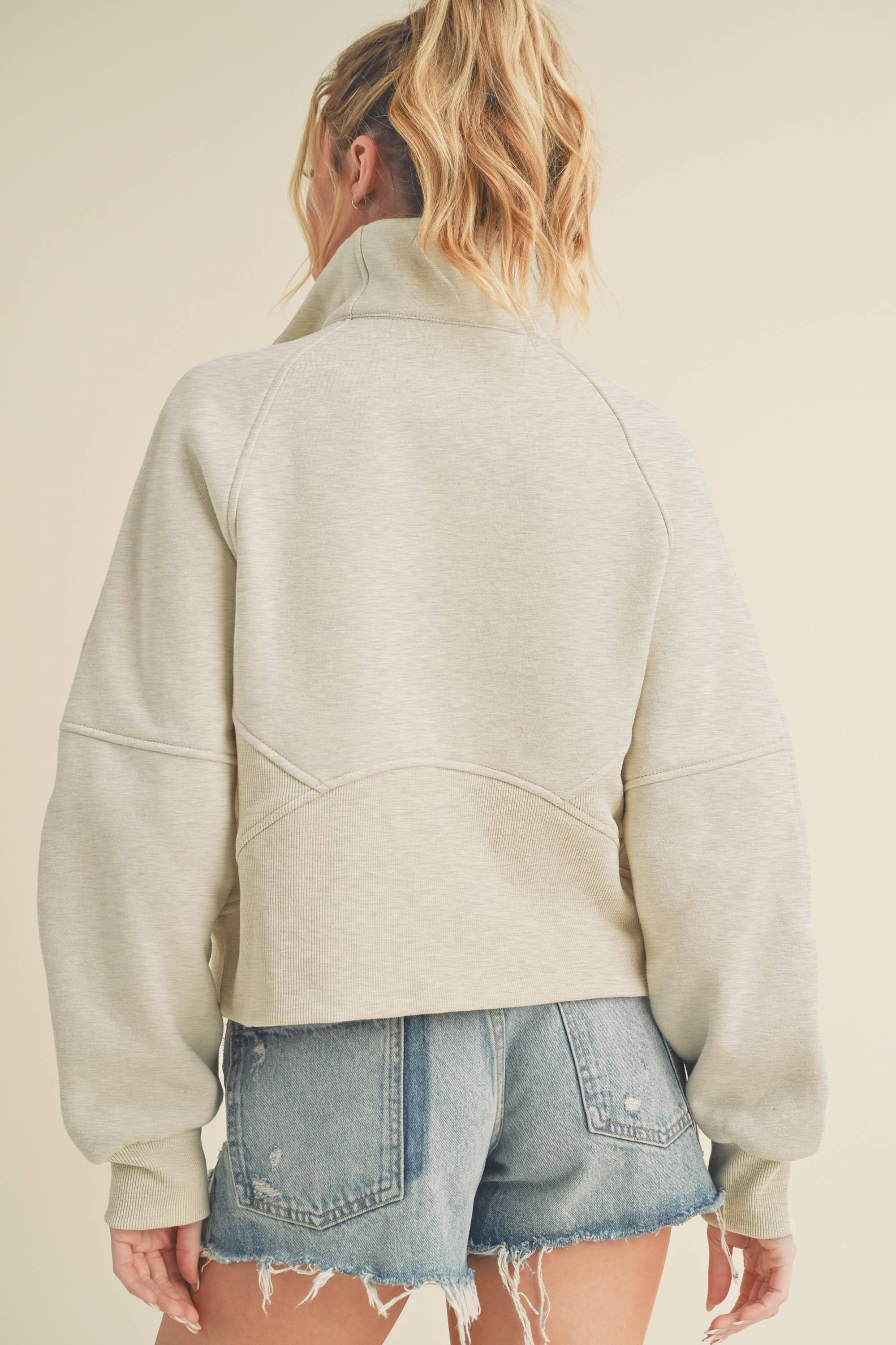 AEMI + CO - Venta al por mayor Sudadera - Mujer - 950CK Dove - Suéter con media cremallera y cuello tipo embudo54