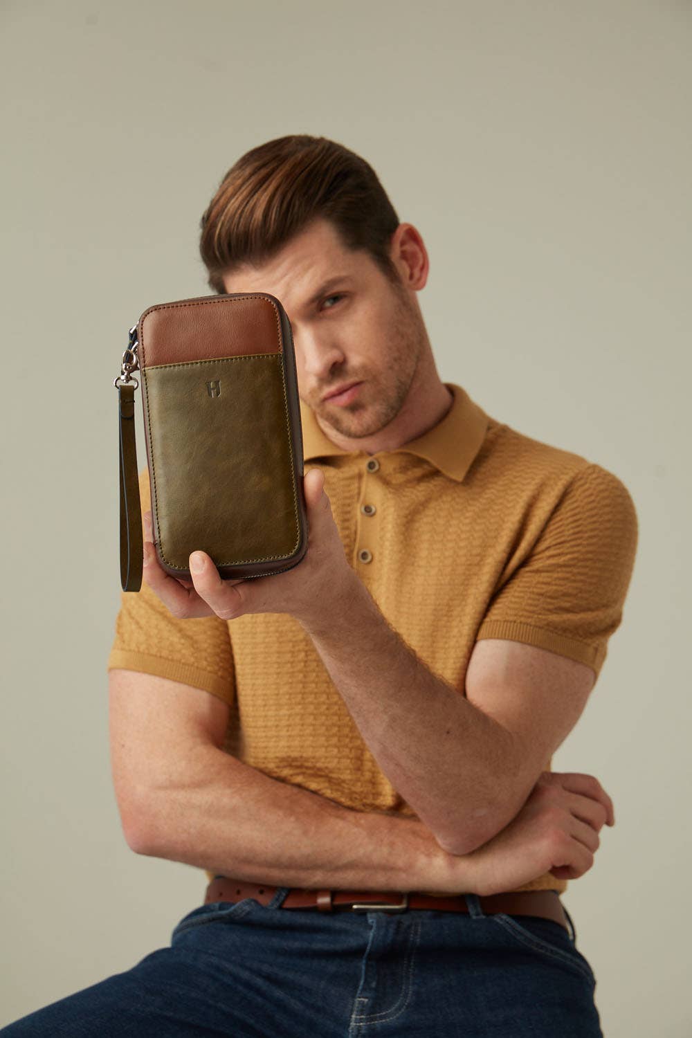 HELMBROOK London - Wholesale Crossbody Bag - Men's - Carlyle Handcrafted Leather Handbag4