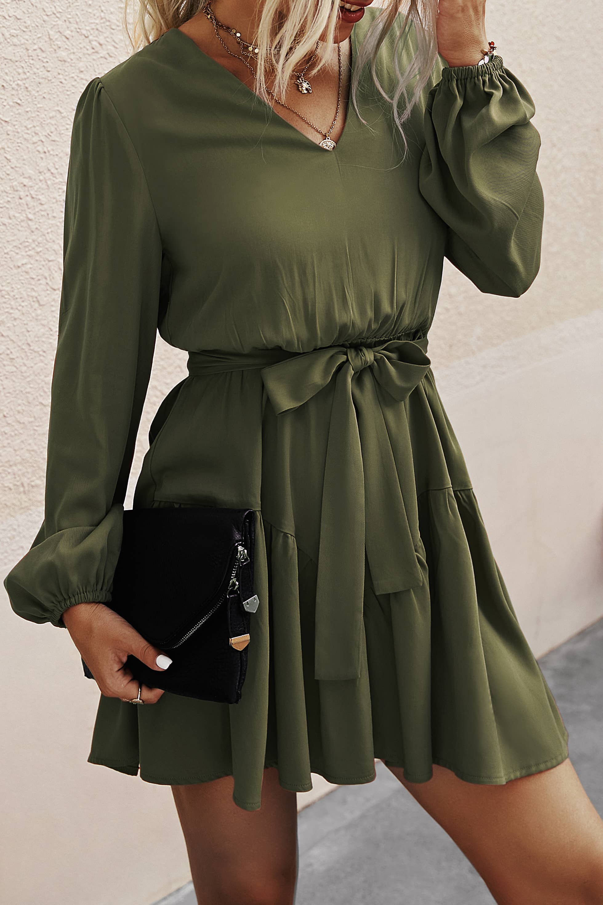 eLook – Großhandel Kleid – Damen – SZ1-DR6095 Langarmkleid mit V-Ausschnitt und Gürtel6