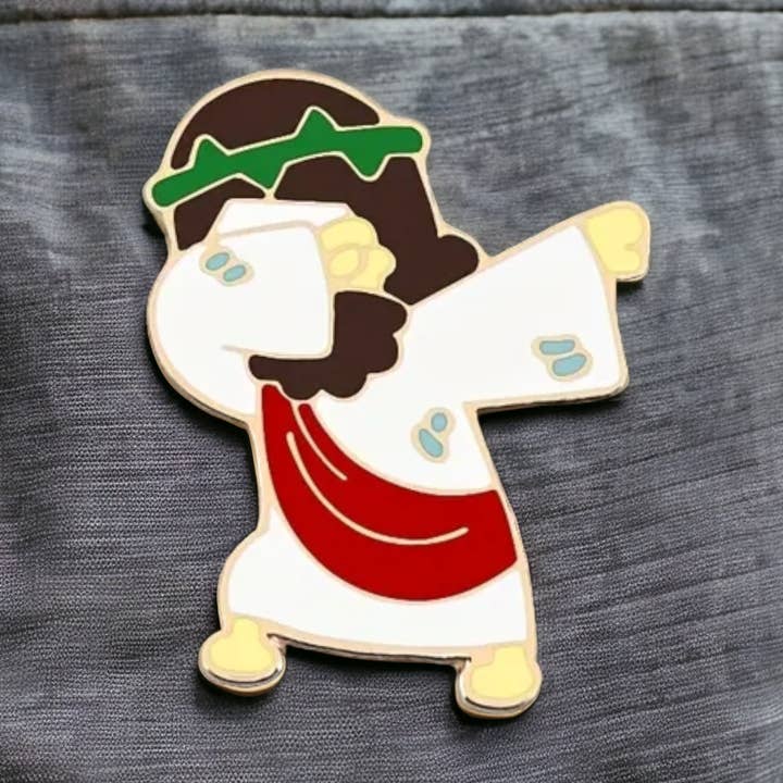 Spilla smaltata a forma di cartone animato Jesus Dab per la vendita all'ingrosso da parte di Little Prayer Tea Company