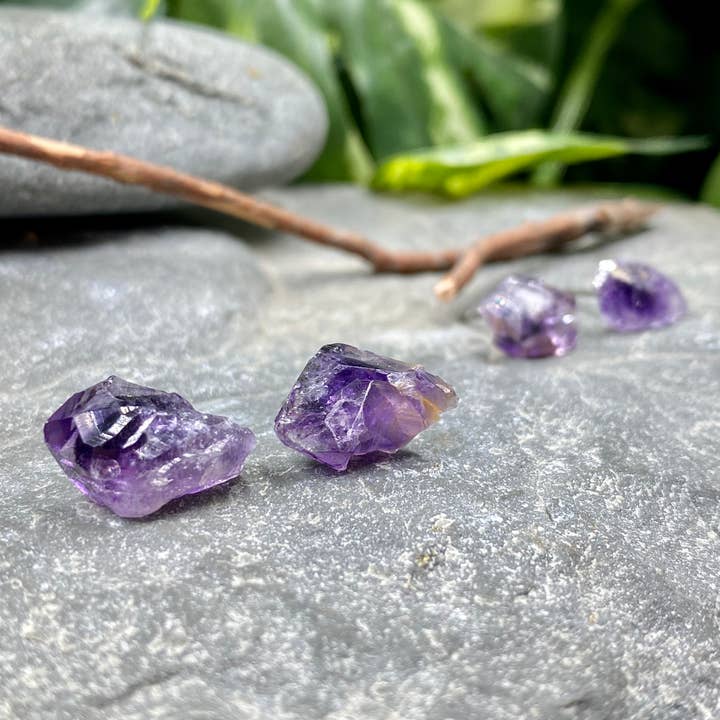 Earth Play Studios – Engroshandel Ørestikkere – Naturlig lilla ametyst krystal ædelsten hypoallergen stud
