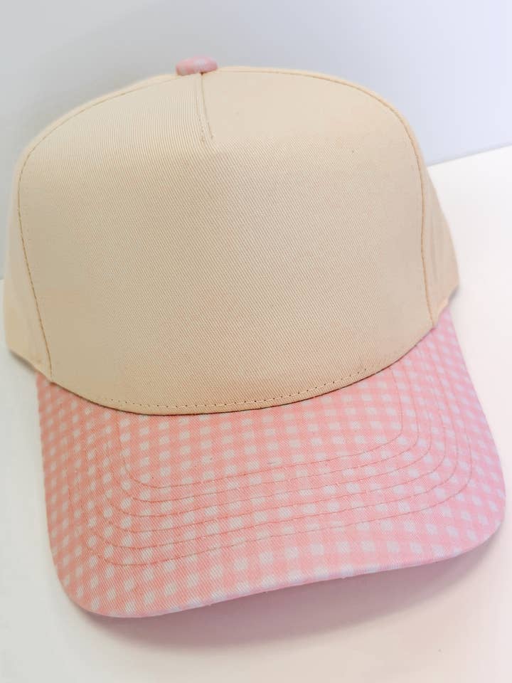 La casquette trucker en vichy rose pour la vente par Hart and Hollow