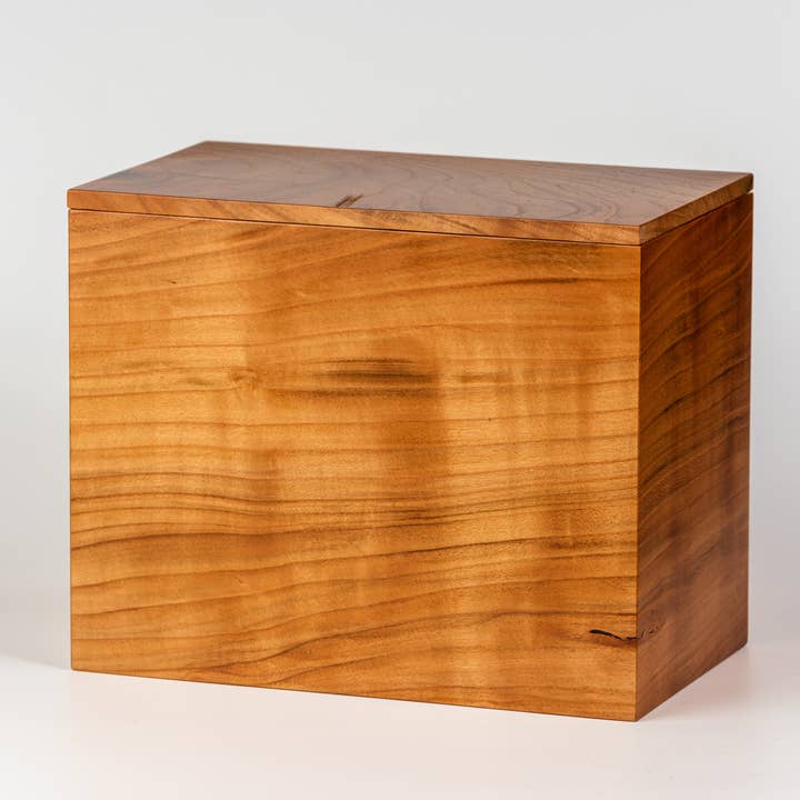 L'urne Oliver Wood - Urne 1 sur 2 pour la vente par The Legacy Urn Company