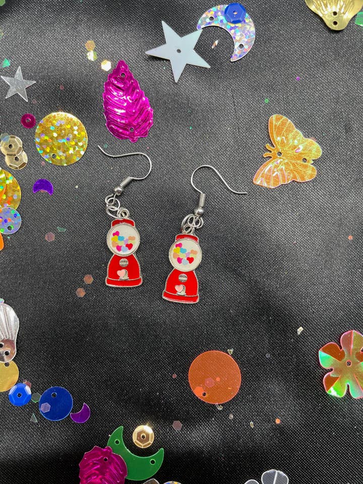 Orecchini con ciondoli in metallo Gumball Machine! per la vendita all'ingrosso da parte di R59Creates