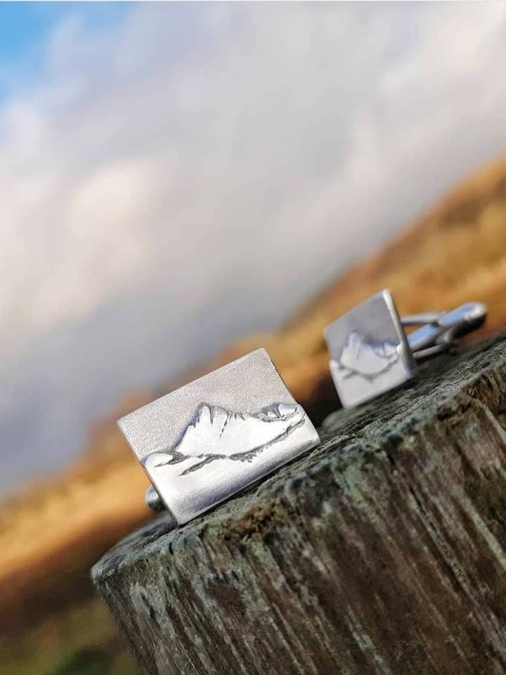 Boutons de manchette Cìr Mhòr pour la vente par Jess MacDonald Brass