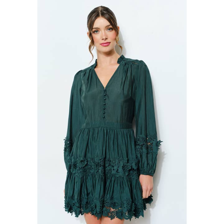 Skinnende blomsterblonde minikjole med pufærmer for engroshandel hos INA