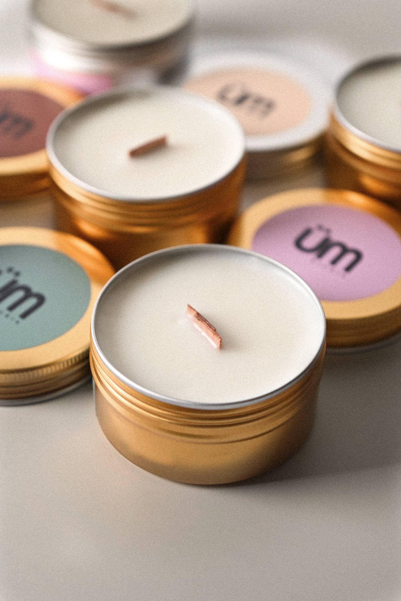 Studio ÜM - Venta al por mayor Vela aromática de viaje - Vela de viaje en lata con aroma a Palo Santo1