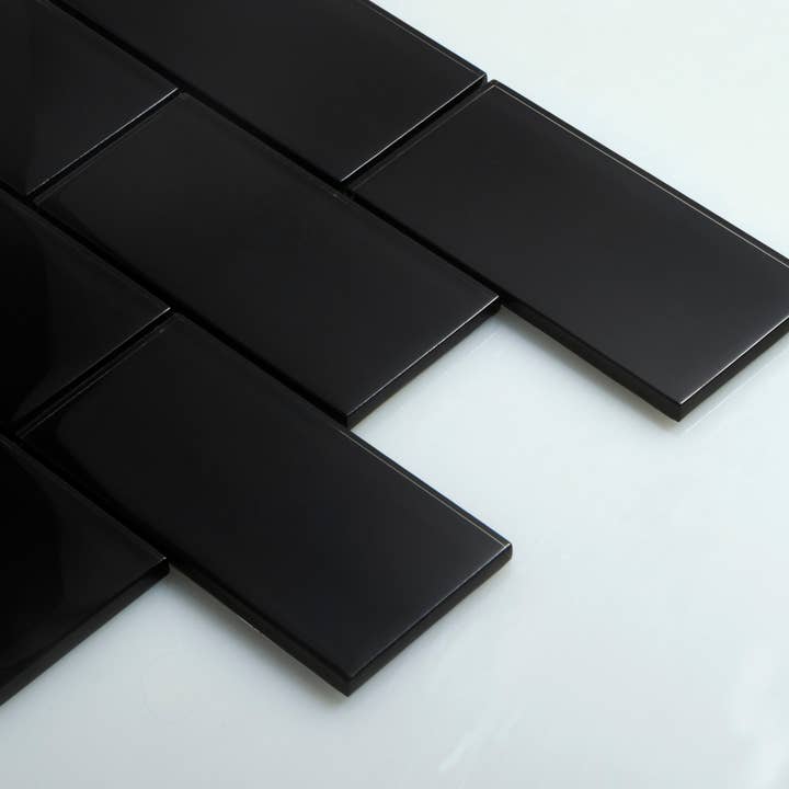Carreau de métro en mosaïque de verre 3 « x 6", dosseret pour cuisine et salle de bain - 5 pieds carrés par carton - noir pour la vente par WS Tiles